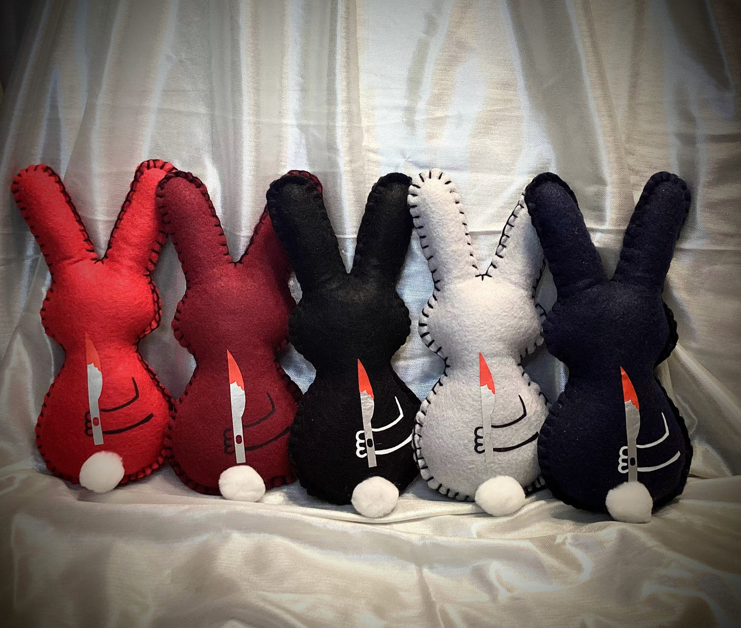 Grey Killer Cyclops Bunny Plush – Horror Easter Bunny with Bloody Knife – Handmade Felt Creepy Bunny – Gothic Gift – Dark Decor