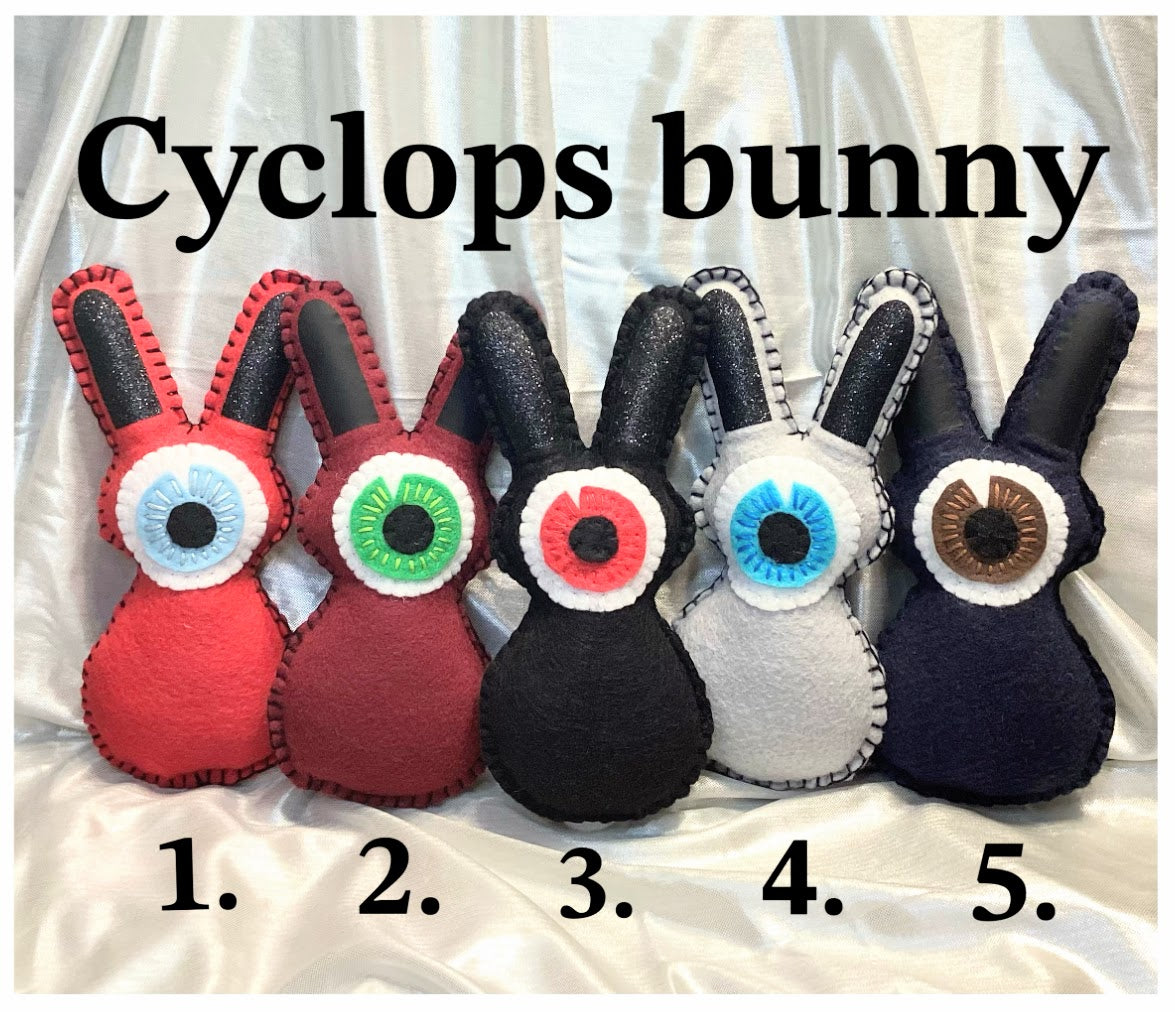 Red Killer Cyclops Bunny Plush – Horror Easter Bunny with Bloody Knife – Handmade Felt Creepy Bunny – Gothic Gift – Dark Decor