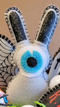 Grey Killer Cyclops Bunny Plush – Horror Easter Bunny with Bloody Knife – Handmade Felt Creepy Bunny – Gothic Gift – Dark Decor