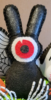 Grey Killer Cyclops Bunny Plush – Horror Easter Bunny with Bloody Knife – Handmade Felt Creepy Bunny – Gothic Gift – Dark Decor